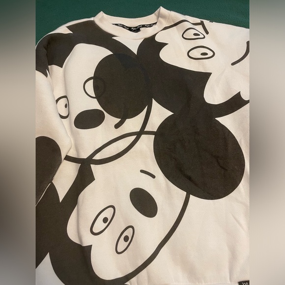 Disney Art Series Mickey Sweatshirt - Picture 3 of 12